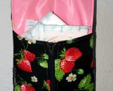 Nähanleitung und Schnittmuster gestaltet als PDF-E-Book von shesmile für ein Täschchen Petra mit Fächern für Periodenunterwäsche, (wiederverwendbare Stoff-) Slipeinlagen, Menstruationstasse und Tampons.