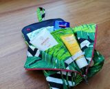 Nähanleitung und Schnittmuster gestaltet als PDF-E-Book von shesmile für ein Täschchen Petra mit Fächern für Periodenunterwäsche, (wiederverwendbare Stoff-) Slipeinlagen, Menstruationstasse und Tampons.