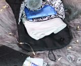 Nähanleitung und Schnittmuster gestaltet als PDF-E-Book von shesmile für ein Täschchen Petra mit Fächern für Periodenunterwäsche, (wiederverwendbare Stoff-) Slipeinlagen, Menstruationstasse und Tampons.