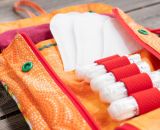 Nähanleitung und Schnittmuster gestaltet als PDF-E-Book von shesmile für ein Täschchen Petra mit Fächern für Periodenunterwäsche, (wiederverwendbare Stoff-) Slipeinlagen, Menstruationstasse und Tampons.