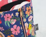 Nähanleitung und Schnittmuster gestaltet als PDF-E-Book von shesmile für ein Täschchen Petra mit Fächern für Periodenunterwäsche, (wiederverwendbare Stoff-) Slipeinlagen, Menstruationstasse und Tampons.