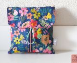 Nähanleitung und Schnittmuster gestaltet als PDF-E-Book von shesmile für ein Täschchen Petra mit Fächern für Periodenunterwäsche, (wiederverwendbare Stoff-) Slipeinlagen, Menstruationstasse und Tampons.