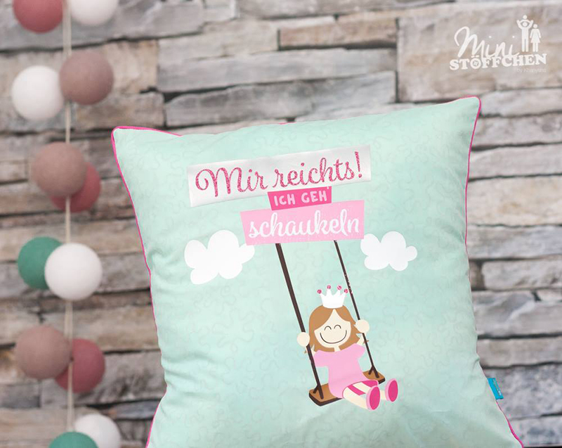 Mir reichts! Ich geh schaukeln! (Plotterdatei, Illustration und Ausmalbild von shesmile) Eine Schaukelprinzessin für kleine Prinzessinnen. Verschönert Kinderzimmer, Kinderkleidung oder Sporttaschen. Hier geplottet und genäht von Khanysha von Ministöffchen.