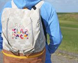 Rucksack BigKlapPack (Nähanleitung und Schnittmuster für 2 Größen von shesmile) Ein richtig großer Rucksack für den Schwimmbad-Besuch, Urlaub, Wochenend-Trip oder zum Sport ... näh dir deinen BigKlapPack, so wie er dir gefällt.