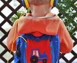 Nähanleitung und Schnittmuster in zwei Größen gestaltet als PDF-E-Book für einen Rucksack KlapPack in 2 Größen mit praktischer großer Klappenöffnung. Ideal auch für Kindergarten, Ausflug und den Musikwürfel Toniebox. Zum Transport und Schutz der Figu