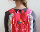 Nähanleitung und Schnittmuster in zwei Größen gestaltet als PDF-E-Book für einen Rucksack KlapPack in 2 Größen mit praktischer großer Klappenöffnung. Ideal auch für Kindergarten, Ausflug und den Musikwürfel Toniebox. Zum Transport und Schutz der Figu