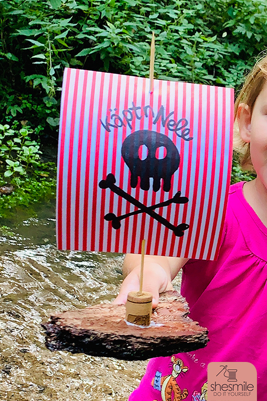 Schwimmende Schiffe aus Rinde und Papier (Eine kostenlose Bastelanleitung von shesmile)