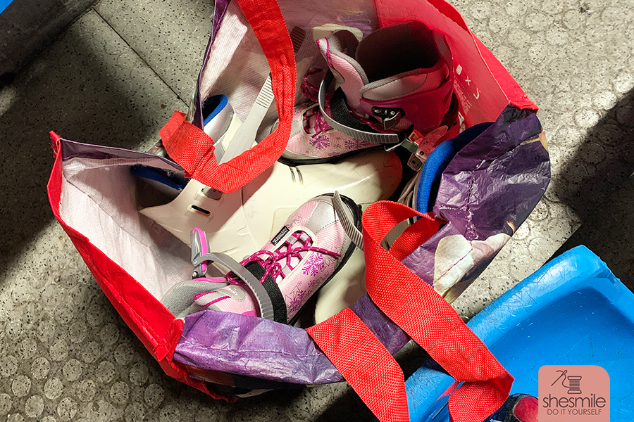 Eine Schlittschuhtasche SusiSkates in rosa und schwarz für meine Tochter nähen. Nach der Nähanleitung und Schnittmuster gestaltet als PDF-E-Book von shesmile. SusiSkates, die Umhängetasche oder Rucksack für Schlittschuhe.