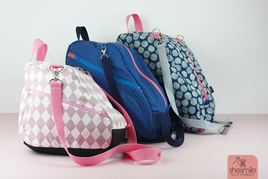Nähanleitung und Schnittmuster gestaltet als PDF-E-Book von shesmile für eine Tragetasche, Umhängetasche und Rucksack SusiSkates. Perfekt für deine Schlittschuhe, Inline-Skates oder Ski-Schuhe. Größe S bis 25 cm, Größe M bis 30 cm, Größe L bis 35 cm Schuhlänge. Die 3 Basisgrößen lassen sich danke der enthaltenen Anleitung aber ganz leicht an deine Bedürfnisse anpassen.