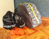 Nähanleitung und Schnittmuster gestaltet als PDF-E-Book für eine Tragetasche, Umhängetasche oder Rucksack SusiSkates. Perfekt für deine Schlittschuhe, Inline-Skates oder Ski-Schuhe. Schnittmuster Kufen bzw. Rollen von 25 cm bis 45 cm.