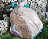 Nähanleitung und Schnittmuster gestaltet als PDF-E-Book für eine Tragetasche, Umhängetasche oder Rucksack SusiSkates. Perfekt für deine Schlittschuhe, Inline-Skates oder Ski-Schuhe. Schnittmuster Kufen bzw. Rollen von 25 cm bis 45 cm.