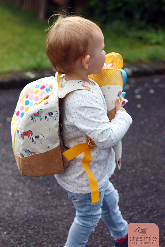 Ein selbst genähtes Set aus Rucksack KlapPack und der Schultüte aus Stoff zum 1. Kita-Tag meiner Tochter (Nähanleitung und Schnittmuster von shesmile)