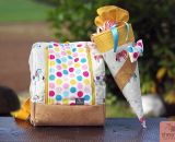 Kleine Schultüte aus Stoff für den ersten KiTa-Tag meiner Tochter (Nähanleitung und Schnittmuster von shesmile) Passend dazu ein kleiner Kindergarten-Rucksack nach dem Schnittmuster Rucksack KlapPack, ebenfalls von shesmile.