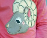 Applikationsvorlage gestaltet als PDF-E-Book für alle 12 Sternzeichen. Zur Gestaltung von Textilien. Als die zwölf Tierkreiszeichen des Zodiaks werden die Sternzeichen Widder, Stier, Zwillinge, Krebs, Löwe, Jungfrau, Waage, Skorpion, Schütze, Steinbo