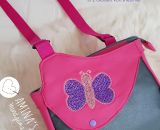 Nähanleitung und Schnittmuster gestaltet als PDF-E-Book von shesmile für eine Handtasche und Umhängetasche Carla in zwei Größen. Carla ist deine Mädchen- und Damenhandtasche mit der geschwungenen Klappe. Carla hat ein großes Hauptfach und unter der K