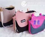 Nähanleitung und Schnittmuster gestaltet als PDF-E-Book von shesmile für eine Handtasche und Umhängetasche Carla in zwei Größen. Carla ist deine Mädchen- und Damenhandtasche mit der geschwungenen Klappe. Carla hat ein großes Hauptfach und unter der K