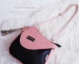 Nähanleitung und Schnittmuster gestaltet als PDF-E-Book von shesmile für eine Handtasche und Umhängetasche Carla in zwei Größen. Carla ist deine Mädchen- und Damenhandtasche mit der geschwungenen Klappe. Carla hat ein großes Hauptfach und unter der K