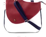 Nähanleitung und Schnittmuster gestaltet als PDF-E-Book von shesmile für eine Handtasche und Umhängetasche Carla in zwei Größen. Carla ist deine Mädchen- und Damenhandtasche mit der geschwungenen Klappe. Carla hat ein großes Hauptfach und unter der K
