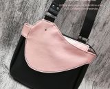 Nähanleitung und Schnittmuster gestaltet als PDF-E-Book von shesmile für eine Handtasche und Umhängetasche Carla in zwei Größen. Carla ist deine Mädchen- und Damenhandtasche mit der geschwungenen Klappe. Carla hat ein großes Hauptfach und unter der K