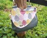 Nähanleitung und Schnittmuster gestaltet als PDF-E-Book von shesmile für eine Handtasche und Umhängetasche Carla in zwei Größen. Carla ist deine Mädchen- und Damenhandtasche mit der geschwungenen Klappe. Carla hat ein großes Hauptfach und unter der K