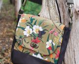Nähanleitung und Schnittmuster gestaltet als PDF-E-Book für eine Handtasche bzw. Umhängetasche Ulla mit gefächertem Seitenfach. Perfekt als Umhängetasche für dein nächstes Konzert, Festival oder Party-Abend. Aber auch als Kindergarten-Tasche macht si