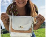 Nähanleitung und Schnittmuster gestaltet als PDF-E-Book für eine Handtasche bzw. Umhängetasche Ulla mit gefächertem Seitenfach. Perfekt als Umhängetasche für dein nächstes Konzert, Festival oder Party-Abend. Aber auch als Kindergarten-Tasche macht si