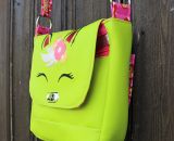 Nähanleitung und Schnittmuster gestaltet als PDF-E-Book für eine Handtasche bzw. Umhängetasche Ulla mit gefächertem Seitenfach. Perfekt als Umhängetasche für dein nächstes Konzert, Festival oder Party-Abend. Aber auch als Kindergarten-Tasche macht si