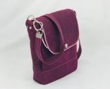 Nähanleitung und Schnittmuster gestaltet als PDF-E-Book für eine Handtasche bzw. Umhängetasche Ulla mit gefächertem Seitenfach. Perfekt als Umhängetasche für dein nächstes Konzert, Festival oder Party-Abend. Aber auch als Kindergarten-Tasche macht si