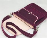 Nähanleitung und Schnittmuster gestaltet als PDF-E-Book für eine Handtasche bzw. Umhängetasche Ulla mit gefächertem Seitenfach. Perfekt als Umhängetasche für dein nächstes Konzert, Festival oder Party-Abend. Aber auch als Kindergarten-Tasche macht si