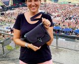 Nähanleitung und Schnittmuster gestaltet als PDF-E-Book für eine Handtasche bzw. Umhängetasche Ulla mit gefächertem Seitenfach. Eine Umhängetasche, kleiner als A4 und somit perfekt für dein nächstes Konzert, Festival oder Party-Abend.