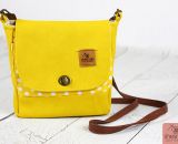 Nähanleitung und Schnittmuster gestaltet als PDF-E-Book für eine Handtasche bzw. Umhängetasche Ulla mit gefächertem Seitenfach. Eine Umhängetasche, kleiner als A4 und somit perfekt für dein nächstes Konzert, Festival oder Party-Abend.