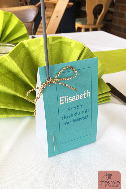 Namenskarten als Tischdeko mit Wunderkerzen zum 60 Geburtstag meines Papas. Tischkarte Wunderkerze zum Geburtstag, Jubiläum, Silvester, Weihnachten, Taufe, Konfirmation, Kommunion oder zur Hochzeit. (Bastelanleitung und Druckvorlage von shesmile)