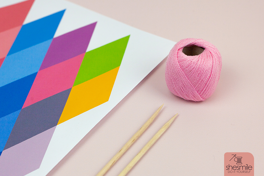 Kostenlose Bastelanleitung und Druckvorlage gestaltet als PDF-E-Book von shesmile für Caketopper-Wimpelketten aus Papier zum Selberdrucken und basteln.