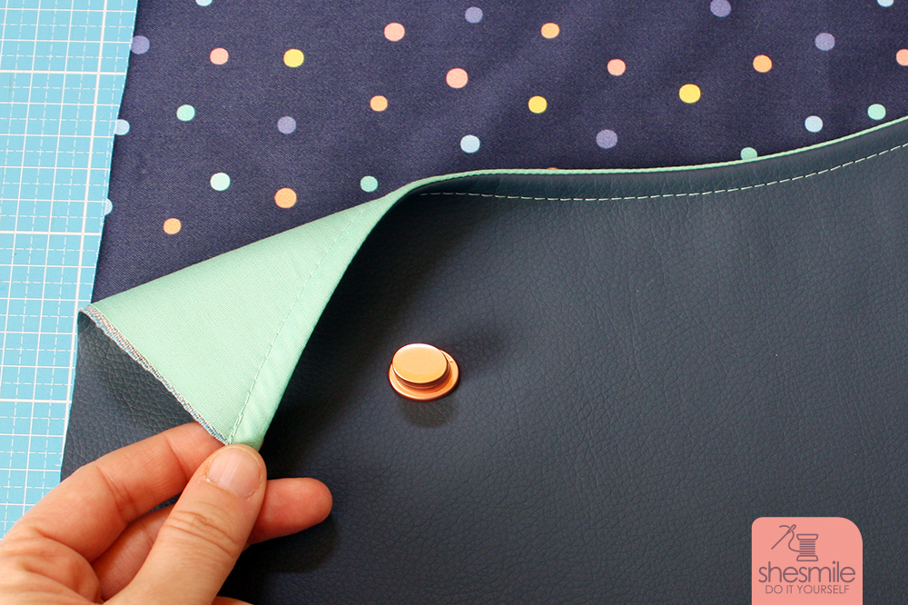 Von Nähfüßchen, Nähgarn, Nähnadeln und Stichlängen. Hier meine Tipps & Tricks zum Nähen mit Leder, Kunstleder oder beschichteten Stoffen. Hilfe von shesmile.