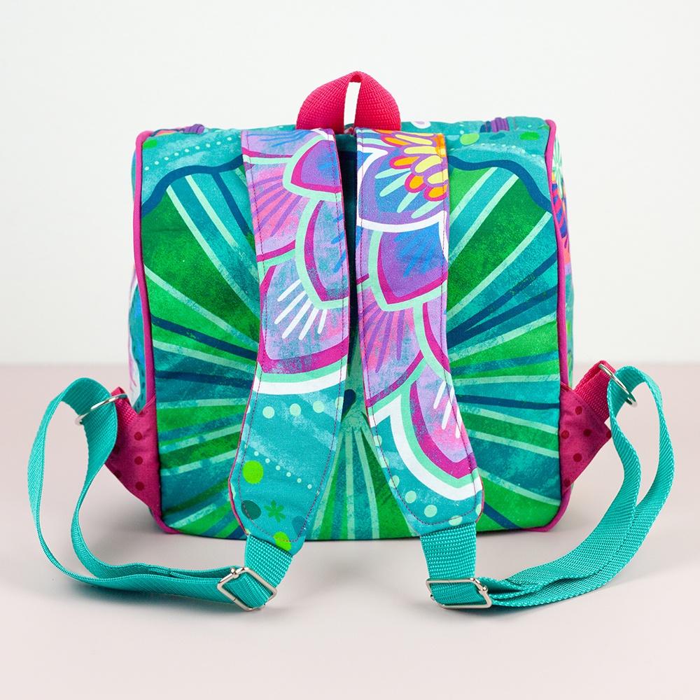 Eine Schritt-für-Schritt Nähanleitung mit vielen Fotos. Auzug aus dem E-Book Tasche KlappAuf. Rucksack-Gurte längenverstellbar und ohne offenes Ende nähen.