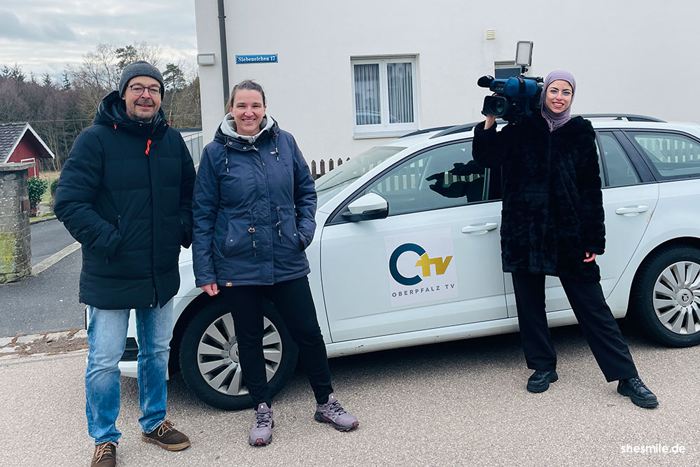 Auf meine Zusage folgte ein kurzes Telefonat und wenige Tage später stand das Fernsehteam mit Dieter Bleisteiner und Kamerafrau Sana Jumah vor der Tür.
