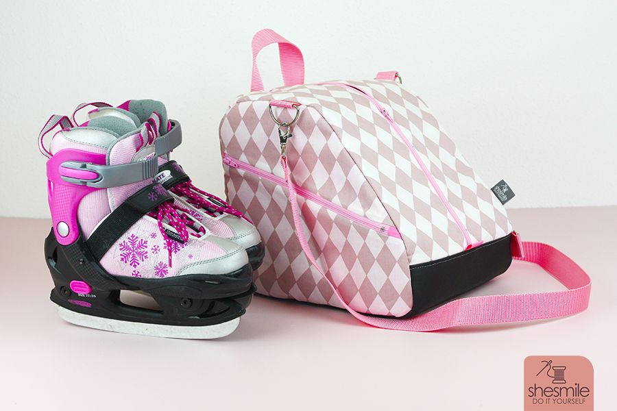 Eine Schlittschuhtasche SusiSkates in rosa und schwarz für meine Tochter nähen. Nach der Nähanleitung und Schnittmuster gestaltet als PDF-E-Book von shesmile. SusiSkates, die Umhängetasche oder Rucksack für Schlittschuhe.