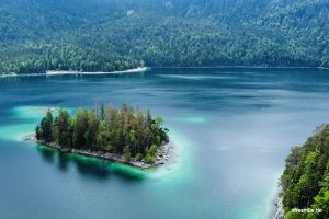 Karibik-Feeling am Fuße der Zugspitze, Eibsee-Rundweg, Wandern mit Kindern bei Grainau in Garmisch-Partenkirchen. Ein Erlebnisbericht im shesmile Reisetagebuch.
