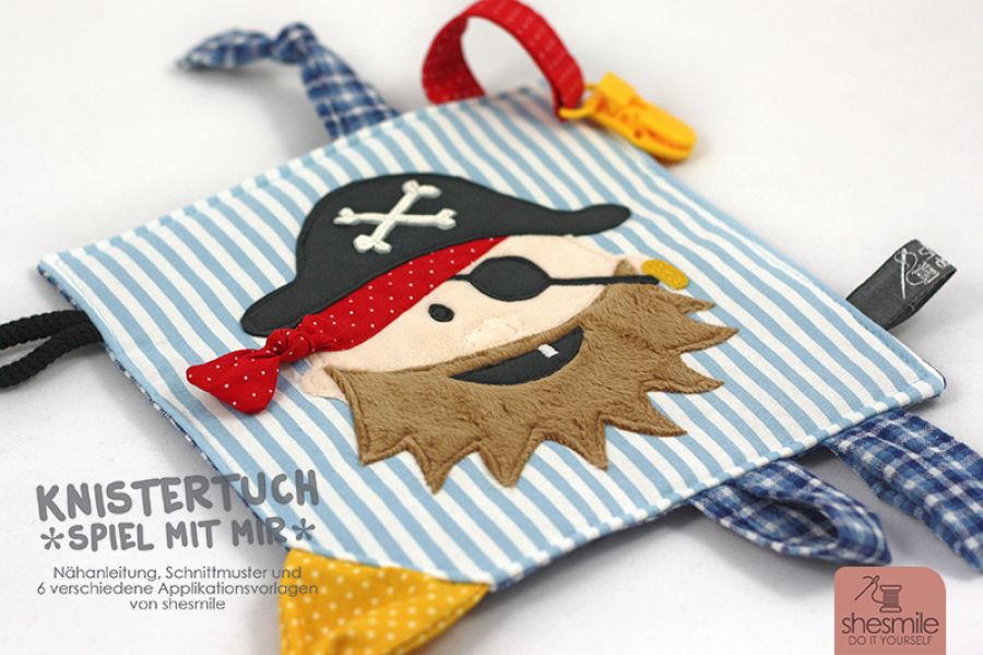 Ein Piraten-Knistertuch "Spiel mit mir" als Geschenk zur Geburt (Nähanleitung und Applikationsvorlage)
