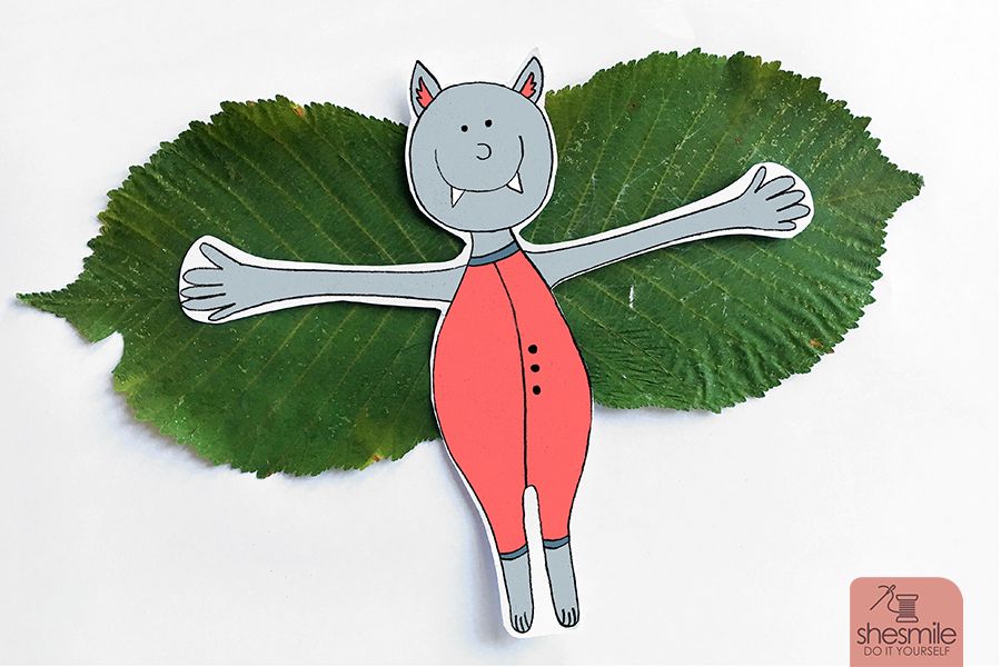 Bastelspaß für den Herbst und Halloween mit Kindern. Fledermaus-Vampir mit getrockneten Blätterflügeln basteln.