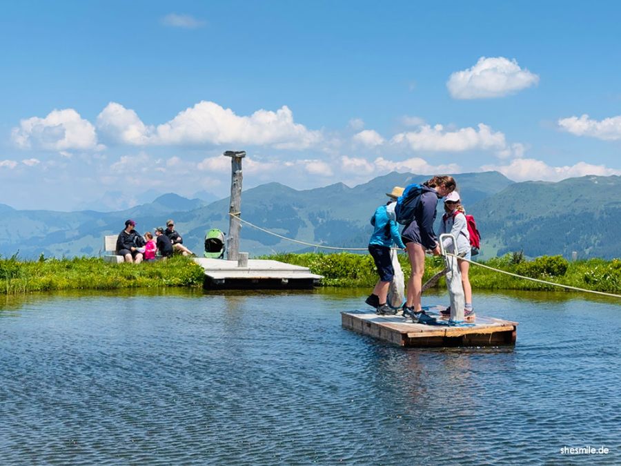 Erlebniswanderung mit Kindern in den Pinzgauer Alpen (Nationalpark Hohe Tauern, Österreich). Resterkogel, Wasserspielplatz, Reifenrutsche und jede Menge Kühe.