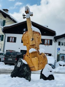 Geige aus Holz in Mittenwald
