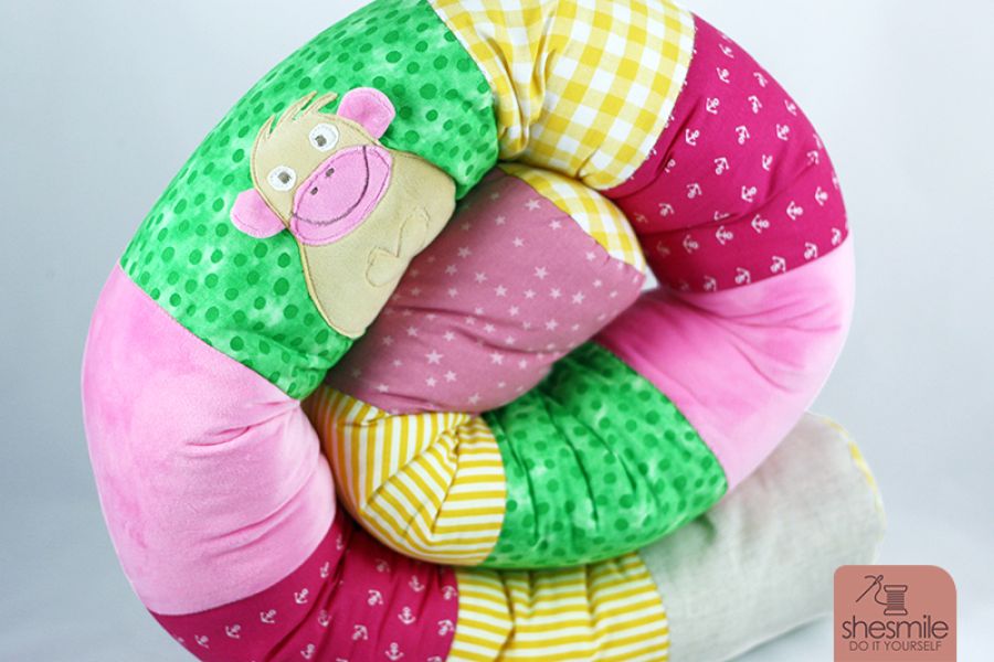 Eine Bettschlange als Geschenk zur Babyparty (Nähanleitung und Schnittmuster von Khanysha)