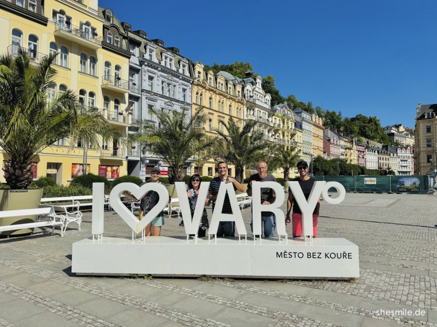 Ein Familienwochenende mit meinen Eltern und Brüdern in Westböhmen: Karlsbad, Heilwasser, Kolonnaden, Burgen und böhmische Leckereien. shesmile Erlebnisse.