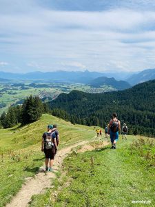 Panoramablick auf das Allgäu, Nesselwang, Säuling und Neuschwanstein.