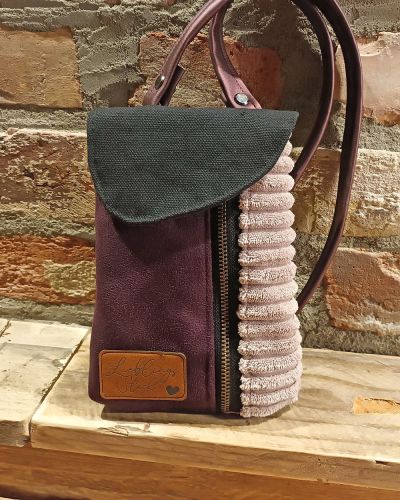 Hallöchen,  genäht habe ich die handytasche Smartkram. Ein schöne Tasche aus Cord, Kunstleder und Canvas. Es war ein Geschenk für mein Schwester.