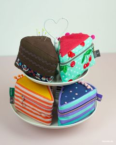 Kuchen aus Stoff machen sich in der Etagere besonders gut!