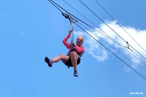 Die längste Zipline Deutschlands steht im Allgäu: AlpspitzKICK Nesselwang. Wandern mit Freundinnen am Edelsberg. Erlebnisbericht aus dem shesmile Reisetagebuch.