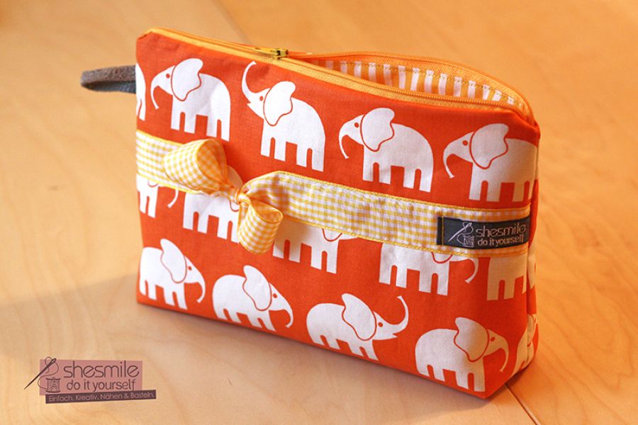 Eine Kosmetik-Tasche "Lotta" im Elefanten-Design