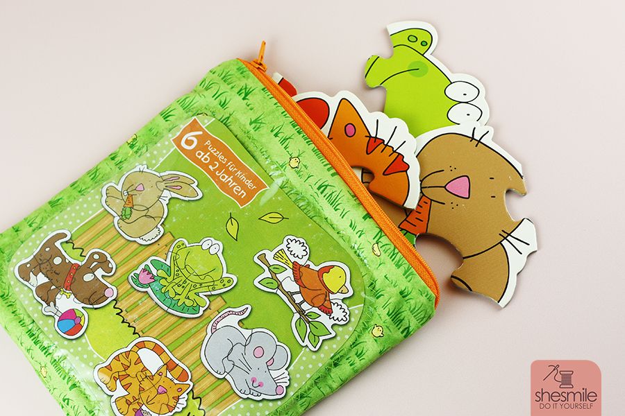 Platzsparend und ordentlich aufgeräumt. Eine echte Alternative zur kaputten Puzzle-Schachtel ist der Spielebeutel Zipverpackt. Schnell und einfach aus Stoffresten genäht. Mit Nähanleitung von shesmile.
